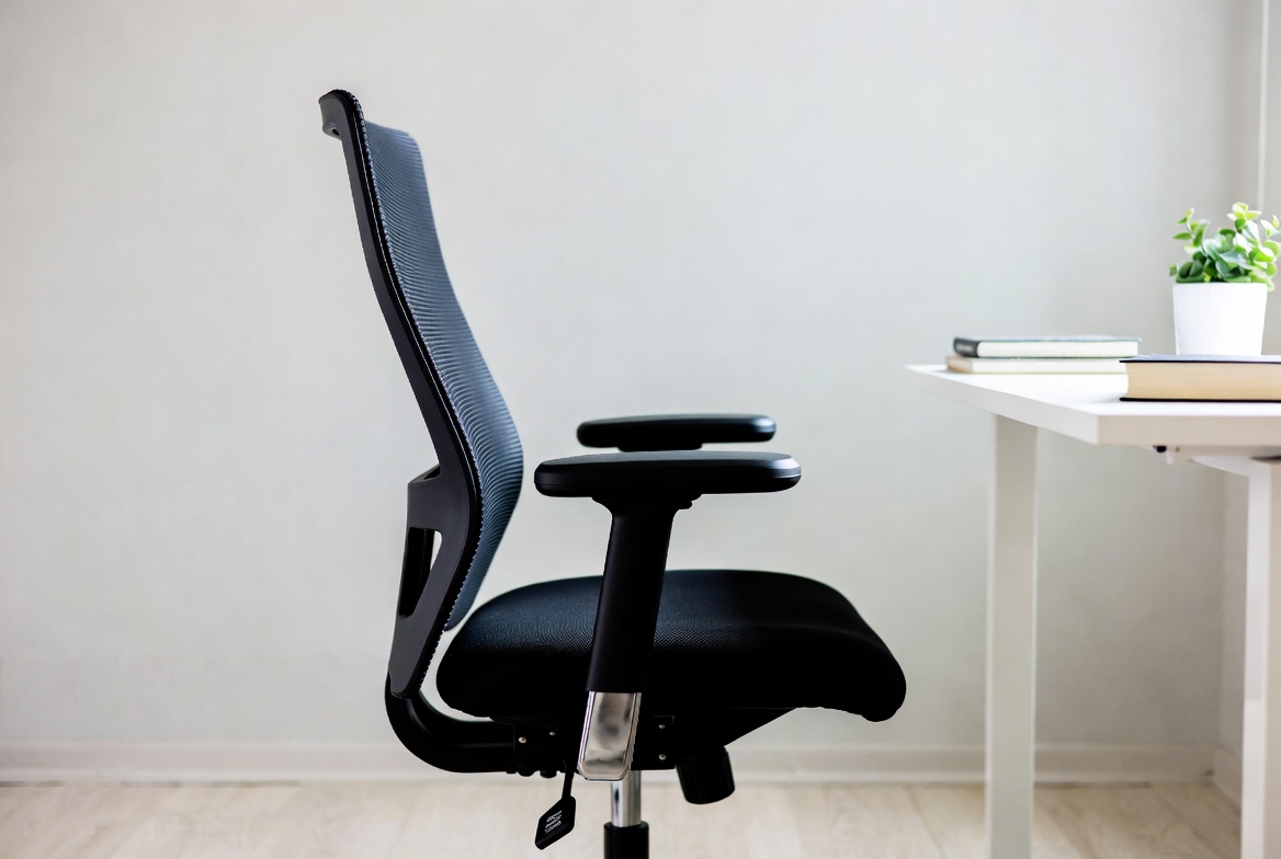 best desk chair for short women
